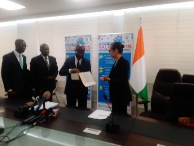 Côte d'Ivoire :  Après l'approbation de 100 millions de dollars US au pays, Pierre Dimba s'entretient avec une délégation de l'AIIB sur les modalités de décaissement