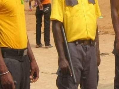 Côte d'Ivoire : Un orpailleur clandestin  pris en  chasse par des vigiles  meurt noyé, ses « bourreaux » condamnés pour « homicide involontaire », ce que le parquet leur reproche