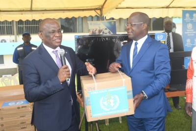 Côte d'Ivoire :    L'OMS remet à Pierre Dimba du matériel et des équipements pour le renforcement des capacités du système de santé d'une valeur de 61, 26 millions de FCFA et 4000 poches de sang au CN