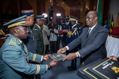 Côte d'Ivoire : Remise de brevets aux  auditeurs de la 3ème Promotion de l'Ecole de Guerre, Téné Birahima Ouattara rend un vibrant hommage à Hamed Bakayoko