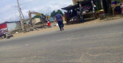 Côte d'Ivoire : Yopougon, destruction des habitations situées de part et d'autre d'un ravin, désolation des riverains