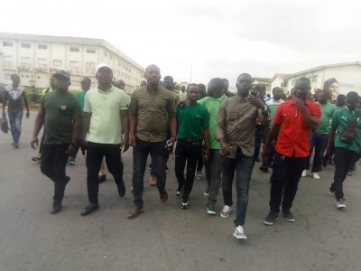 Côte d'Ivoire : Cocody, la FESCI bloque les voies d'accès de l'Université Félix houphouët-Boigny, voici leurs revendications d'ordre structurel et infrastructurel