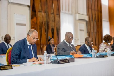 Côte d'Ivoire :    Amadou Coulibaly a propos des 49 soldats détenus au Mali : «(..) il faut faire confiance à l'Etat et un dénouement heureux sera obtenu pour que ces soldats rejoignent leurs familles