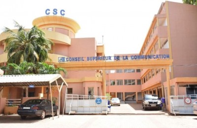 Burkina Faso : Reporters sans frontières appelle le président Damiba à ne   «  pas bloquer l'organe de régulation des médias  »