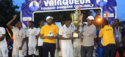 Côte d'Ivoire :   Dimbokro, lancement de la 2ᵉ édition du concours de l'entrepreneuriat des jeunes filles, le DG de la Lonaci fait don de motos à des handicapés