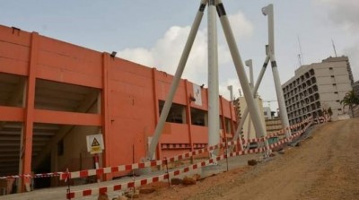 Côte d'Ivoire : Pose de mâts d'éclairage du stade FHB, réduction à compter du vendredi  d'une voie du Boulevard de Gaule dans le sens Adjamé-Treichville