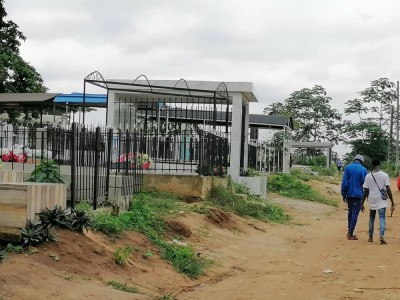 Côte d'Ivoire :    Cimetière municipal d'Abobo, ces nettoyeurs de tombes qui semblent gagner leur vie en occurrence, les élèves