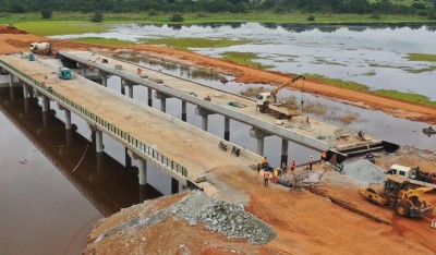 Côte d'Ivoire : Pont en construction  sur la rivière Kan,  l'un des ouvrages  les plus importants sur l'autoroute Yamoussoukro-Bouaké