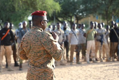Burkina Faso : Après l'attaque ayant fait huit soldats tués, Damiba à Oursi pour encourager les troupes