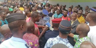 Côte d'Ivoire : Sikensi, les producteurs d'hévéa révoltés, ferment l'accès d'une usine