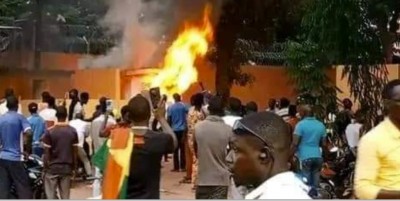 Burkina Faso : Levée de couvre-feu et appel à une la mobilisation pour une « veille patriotique », les symboles français visés