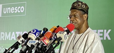 Nigeria :  Abuja fustige les alertes terroristes émises par les USA et le Royaume-Uni