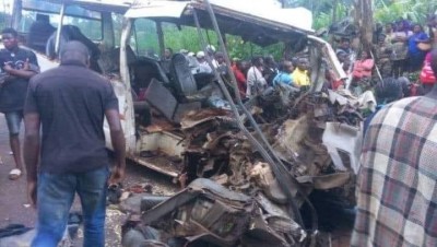 Guinée : Une collision entre un minibus et un camion fait plus de 24 morts dont plusieurs étudiants