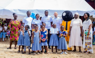 Côte d'Ivoire :    Une société équipe les salles de classes du groupe scolaire Notre Dame de la Paix de tableaux blancs pour un meilleur apprentissage