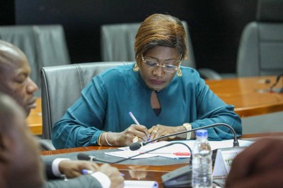 Côte d'Ivoire : Plus de 300 enseignants « fraudeurs » aux examens scolaires sanctionnés par la Ministre Mariatou Koné