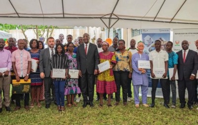 Côte d'Ivoire : Projet d'appui à la structuration des entreprenants (PASE), remises d'équipements à 1 000 acteurs du secteur informel