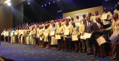 Côte d'Ivoire :   BNETD, 383 agents distingués de médaille d'honneur du travail, la Direction rend hommage à Amadou Gon et Antoine Cesarero