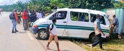 Côte d'Ivoire : Aboisso, en voulant éviter des élèves, un véhicule finit sa course contre un arbre, deux morts dont une fillette de 06 ans