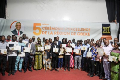 Côte d'Ivoire :  Gbêkê, Sidi Tiémoko Touré promet des bourses d'études aux meilleurs élèves des départements de Béoumi, Sakassou, Bodokro et Bouaké