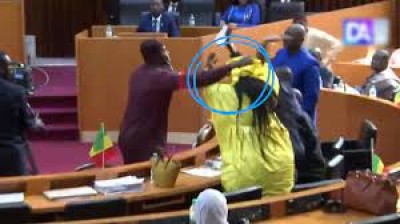 Sénégal : «Gifle au parlement» contre une députée enceinte, la police aux trousses de deux parlementaires