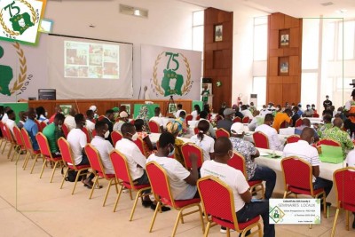 Côte d'Ivoire :    Report du Congrès extraordinaire du PDCI-RDA, des militants appellent Bédié à sanctionner les cadres du parti qui veulent mettre en mal son autorité