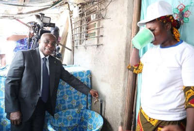 Côte d'Ivoire : Accès à l'eau potable, le ministre Bouaké Fofana remet 13 541 branchements sociaux aux populations de Koumassi-Grand Campement