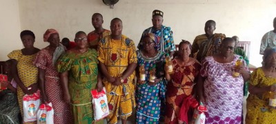 Côte d'Ivoire : Municipales 2023, un candidat soulage plus de 300 femmes des 6  villages Atchan de Cocody en vivres et non vivres