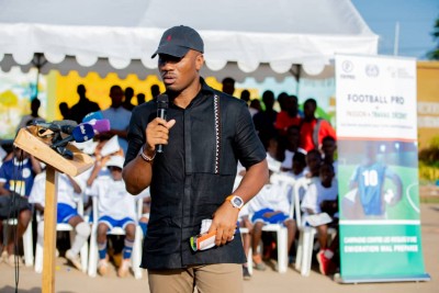 Côte d'Ivoire :  Emigration mal préparée des jeunes footballeurs, Drogba, l'OIT et la FIFPRO, sensibilisent à l'intérieur du pays