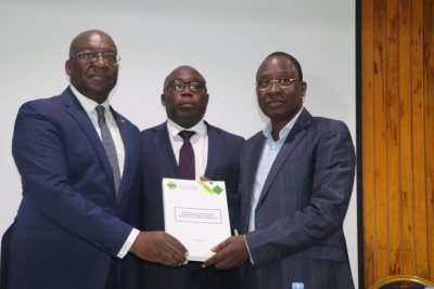 Côte d'Ivoire :    Hévéa, Présidence de l'APROMAC  Eugène Kremien a passé le flambeau à Charles-Emmanuel Yacé qui affiche ses ambitions