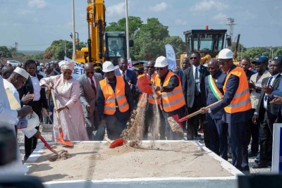 Côte d'Ivoire : A Tafiré, chez lui, le VPR Koné annonce un hôpital dans 11 mois, des routes, inaugure une agence COOPEC et la grande mosquée à Katiola