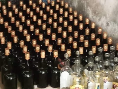 Côte d'Ivoire : Anyama, saisie d'une importante quantité de bouteilles de liqueur falsifiées, 07  individus interpellés