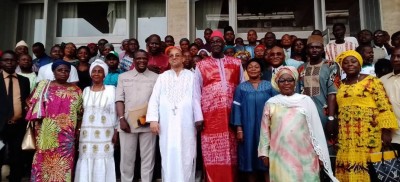 Côte d'Ivoire :   Le PCA de la FENACCI annonce la mise en place d'une mutuelle d'assurance des commerçants et artisans et sollicite l'aide de Ouattara