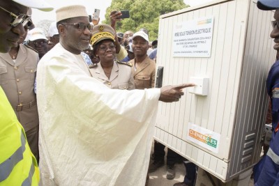 Côte d'Ivoire :  Depuis Kadioha, Sangafowa-Coulibaly aux populations : « L'objectif de Ouattara est de porter le taux d'électrification du pays à 100% d'ici à 2025 »