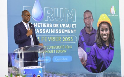 Côte d'Ivoire : En marge du 21e congrès international et exposition de l'AAE à Abidjan, Ahmadou Bakayoko, au campus de Cocody explique les métiers de l'eau aux étudiants