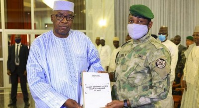 Mali : « Projet de constitution », le colonel Assimi Goïta reçoit le document final