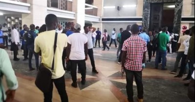 Côte d'Ivoire : Confusion entre un attroupement suite à un appel de politiciens et une manifestation politique, les juges en colère contre Amnesty international
