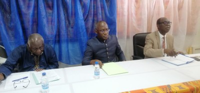 Côte d'Ivoire :  Insuffisance constatée dans les thèses, le Directeur du CERCOM renforce les capacités de ses étudiants à la méthodologie de rédaction de mémoire en communication