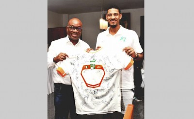 Côte d'Ivoire : La FIF et les éléphants honorent Sébastien Haller après son retour sur le terrain, « On méritait d'être à la coupe du monde  », déclare le joueur