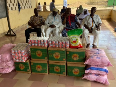 Côte d'Ivoire :    RHDP, le Secrétaire national chargé des jeunes fait don de vivres aux communautés musulmane et chrétienne ainsi qu'à ses militants de N'Douci et Gbolouville