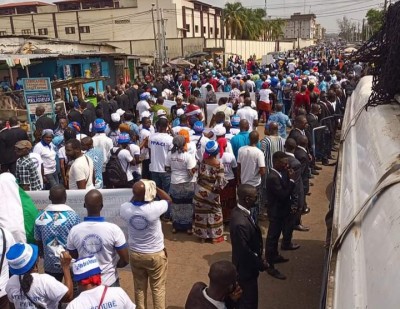 Côte d'Ivoire : Avant le message de Gbagbo ce vendredi à Yopougon, plusieurs milliers de ses partisans défilent dans les rues