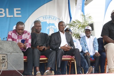 Côte d'Ivoire : Malgré les piques reçues au meeting du PPA-CI à Yopougon, l'ambassadeur Claude Sahi, droit dans ses bottes pour représenter Ouattara