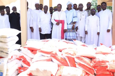Côte d'Ivoire : Faisant des dons aux Communautés Chrétienne et Catholique : « Nous devons avoir cette unité dans nos cœurs et dans nos bouches ici à Agboville »