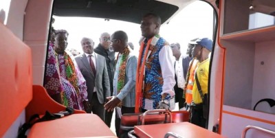 Côte d'Ivoire : Une ambulance médicalisée et de nombreux matériels pour 950 millions livrés à la Sous-préfecture de Bécédi-Brignan