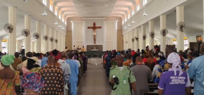 Nigeria :  Réouverture de l'église catholique d'Ondo un an après une attaque meurtrière
