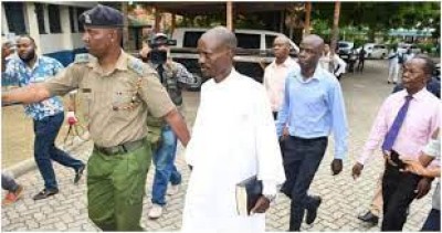 Kenya : Un télévangéliste connu arrêté suite à des accusations de « décès massifs » de ses fidèles