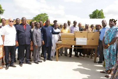 Côte d'Ivoire : Bouaké, le député Assahoré dote un groupe scolaire en matériels informatiques