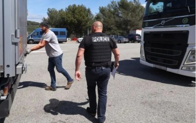 Côte d'Ivoire-France : Six migrants ivoiriens découverts dans une remorque ont été  placés en rétention administrative