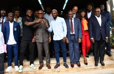 Côte d'Ivoire : Ligue 1, Zouzoua Pacôme de l'Asec désigné meilleur joueur reçoit un véhicule offert par Franck Kessié