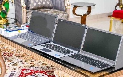 Burkina Faso : Les premiers ordinateurs et téléphones « made in Burkina » présentés au chef du Gouvernement