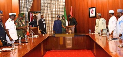 Nigeria : Tinubu rencontre ses ministres de la Défense et les chefs de l'Armée avant son départ pour l'Inde